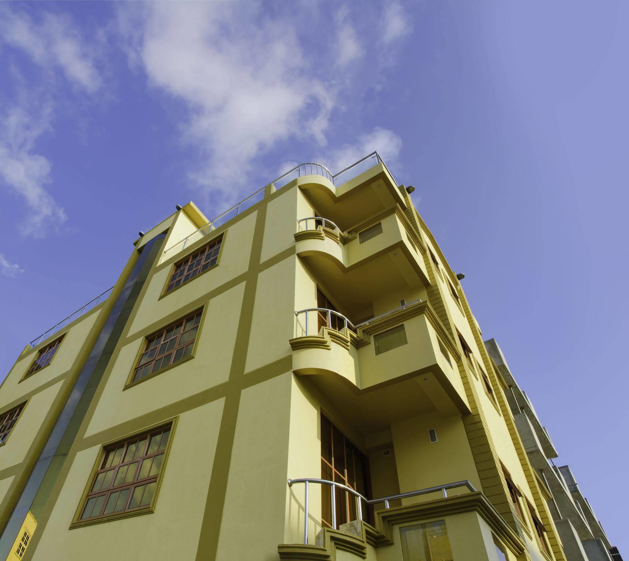 Clear Sky Inn Hulhumale Bagian luar foto