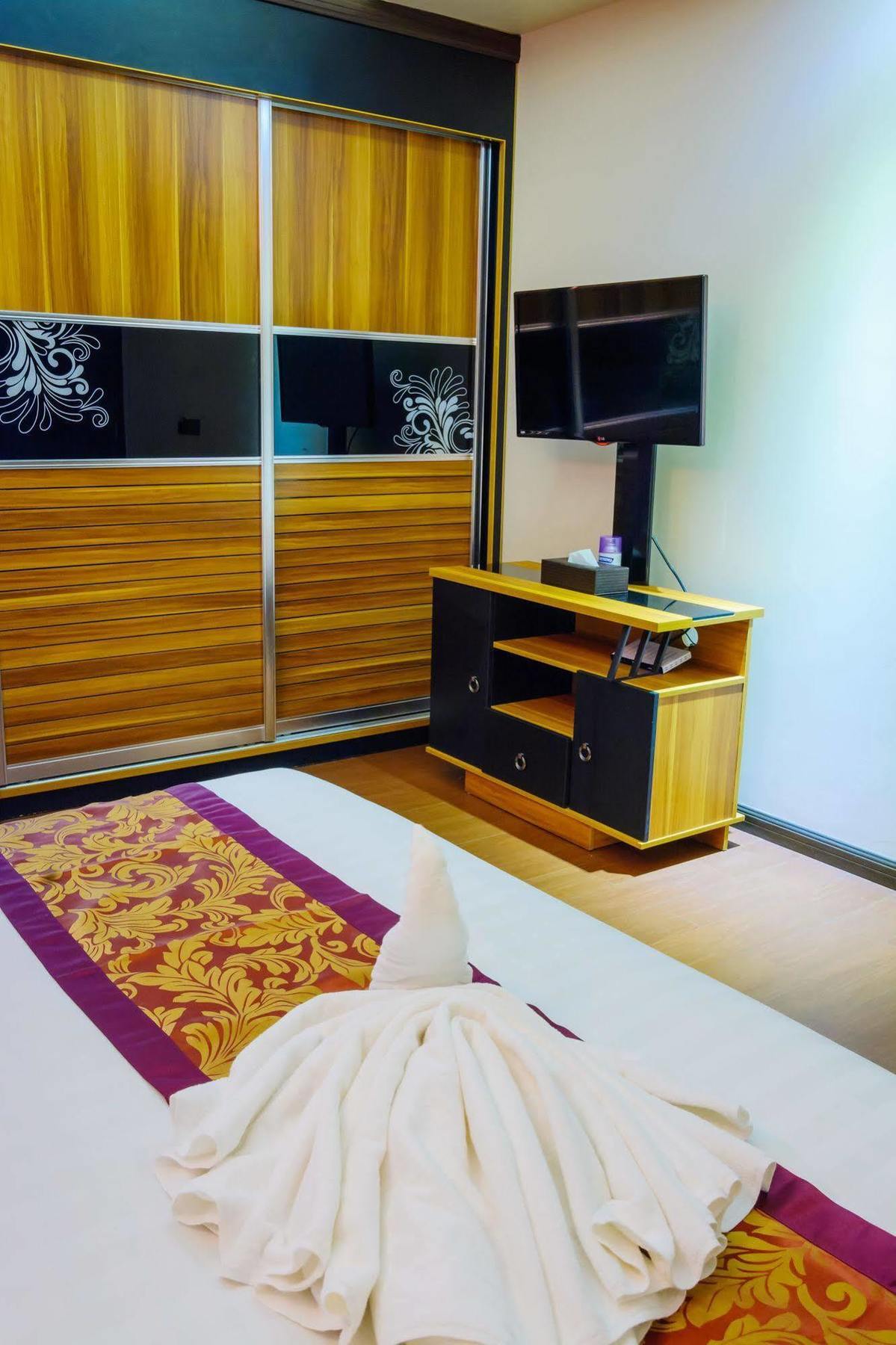 Clear Sky Inn Hulhumale Bagian luar foto
